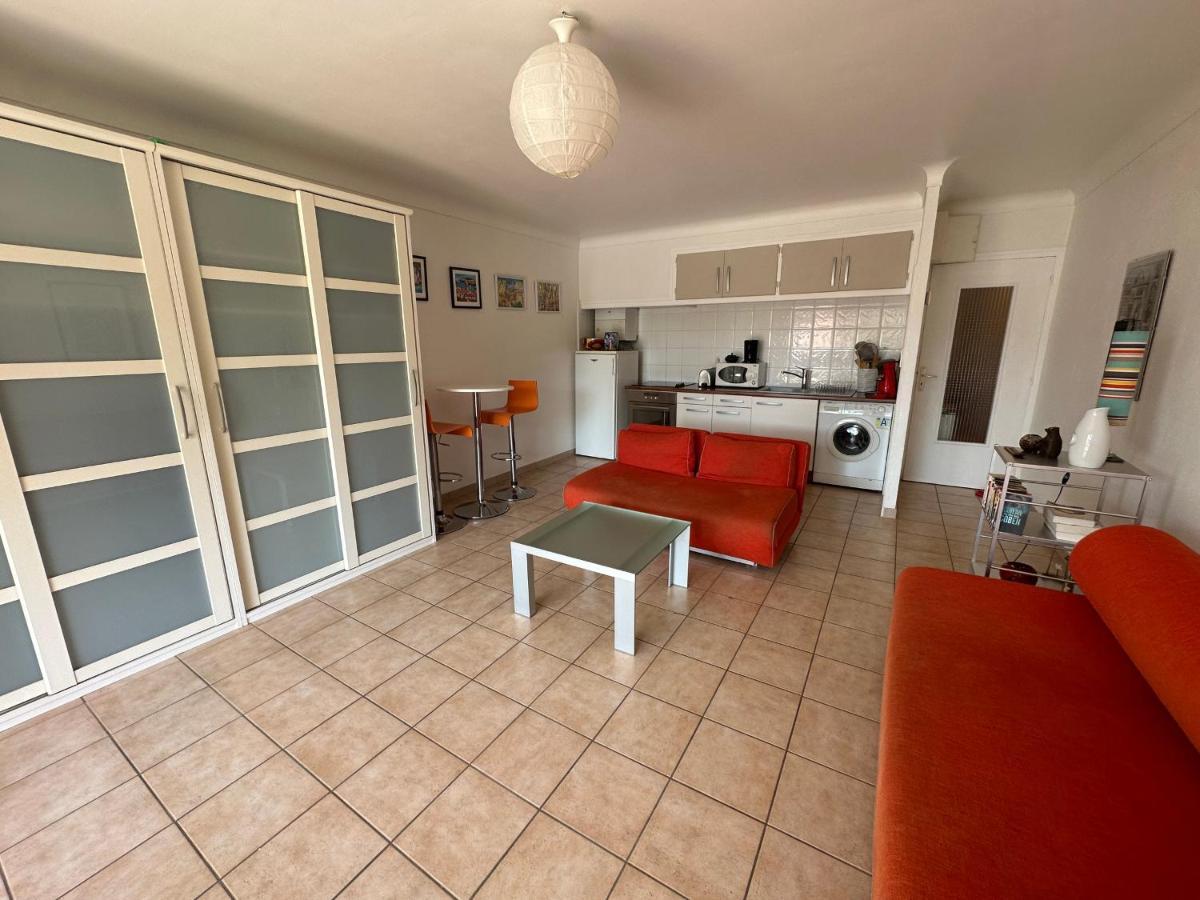 Avec Grande Terrasse, Piscine Chauffee Et Parking, A 700m Des Plages De - Fr-1-309-402 Appartement