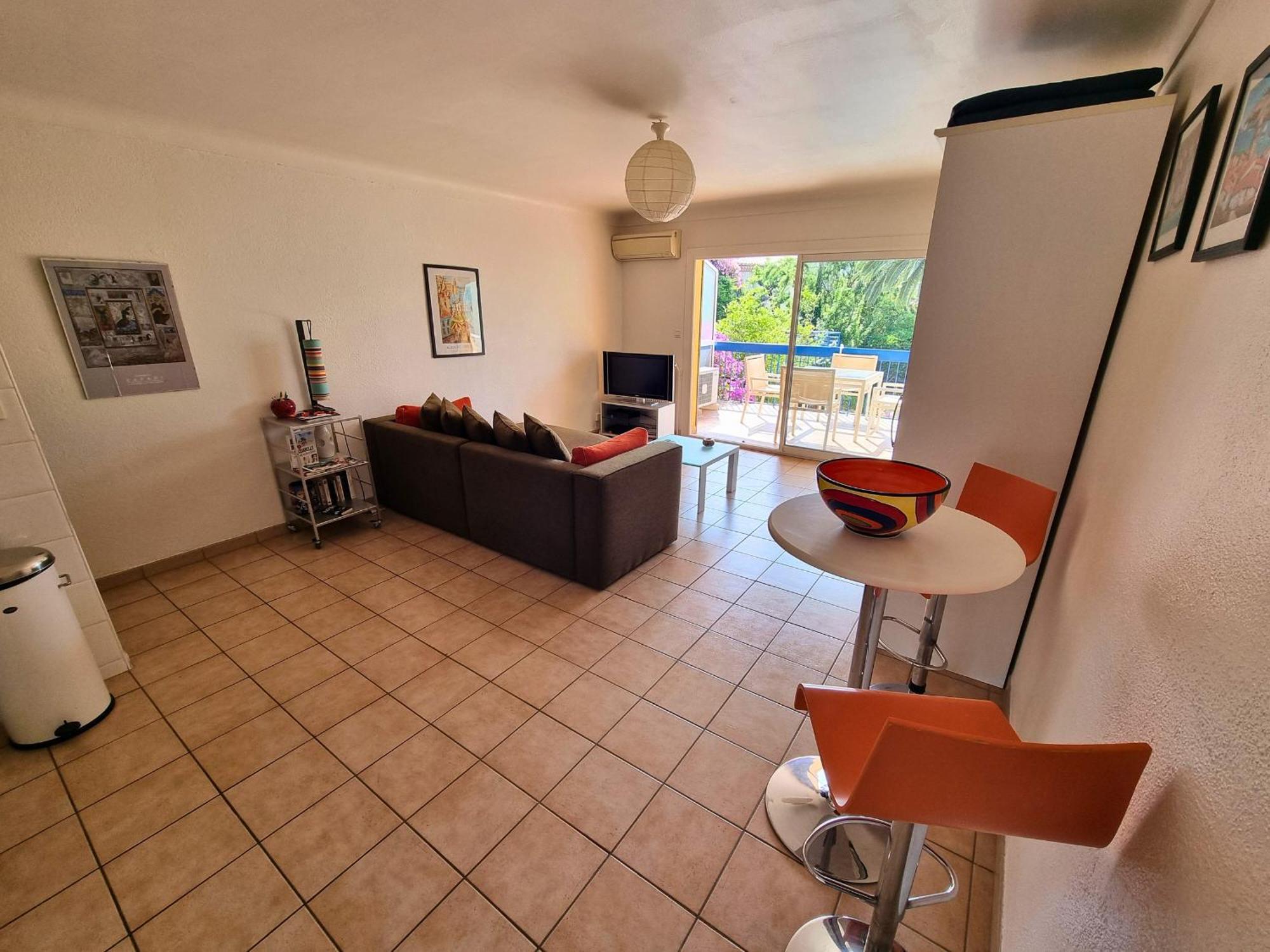 Avec Grande Terrasse, Piscine Chauffee Et Parking, A 700m Des Plages De - Fr-1-309-402 Apartment