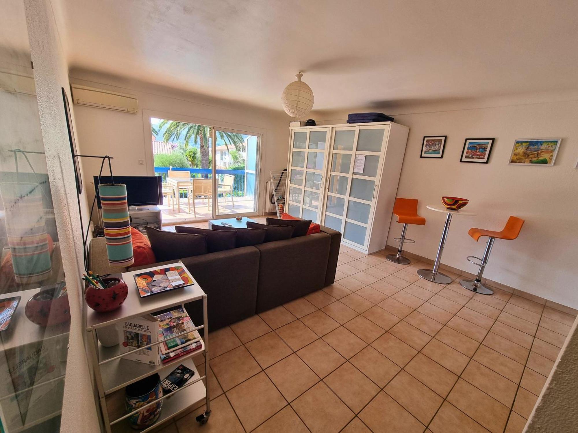 Apartment Avec Grande Terrasse, Piscine Chauffee Et Parking, A 700m Des Plages De - Fr-1-309-402